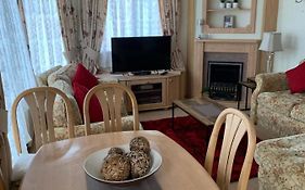 26 Riverview 8 Berth Caravan With Free Fishing